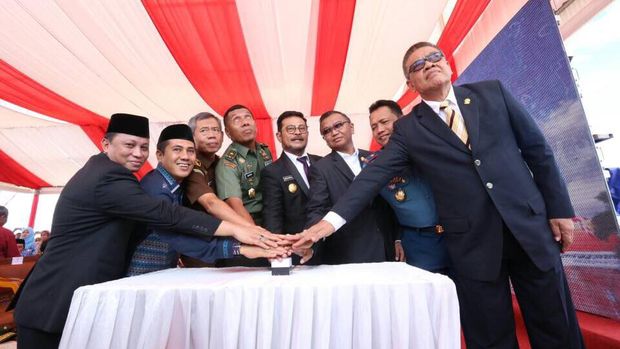 Seremoni pemancangan tiang Masjid 99 Kubah