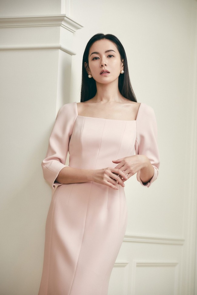 “Cantik banget ❤️❤️❤️❤️❤️ calon pengantin,” “Cantiiii banget calon manteen😭😭😭😭” “OMG…😭😭 calon pengantin cantik banget,” komentar sejumlah netizen melihat potret Son Ye Jin. Foto: dok. Instagram @bau_by_brideandyou