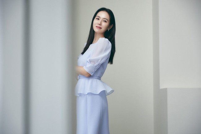 Potret Son Ye Jin dibagikan akun Instagram @bau_by_brideandyou pada Jumat (11/3/2022) bertepatan dengan perilisan 2022 Spring Summer Collection. Foto: dok. Instagram @bau_by_brideandyou