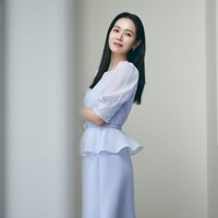 Potret Son Ye Jin dibagikan akun Instagram @bau_by_brideandyou pada Jumat (11/3/2022) bertepatan dengan perilisan 2022 Spring Summer Collection. Foto: dok. Instagram @bau_by_brideandyou