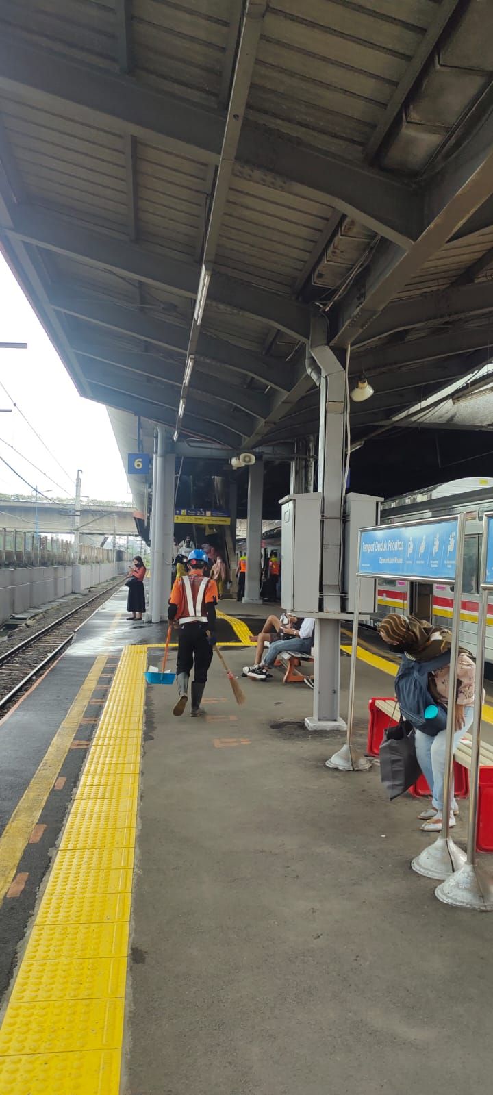 Suasana peron Stasiun Tanah Abang, 14.16 WIB. (Dok PT KAI)