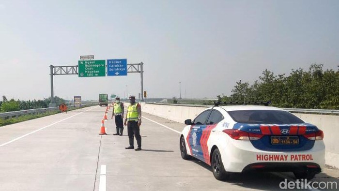 Tol arah Ngawi-Bojonegoro