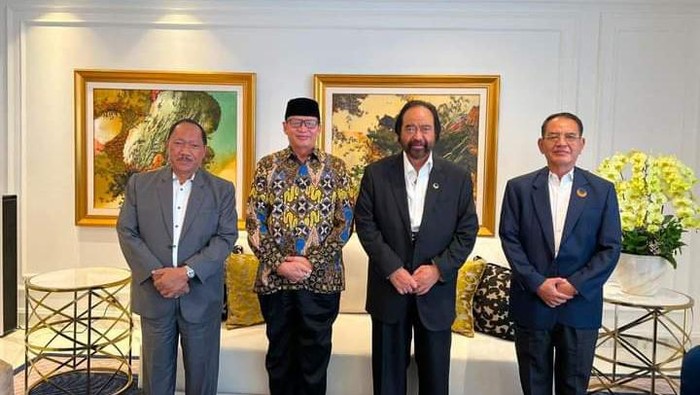 Wahidin Halim (kedua dari kiri) bertemu Ketum NasDem Surya Paloh (istimewa)