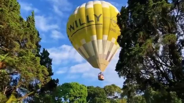 Wisata naik balon udara di Sari Ater, Subang