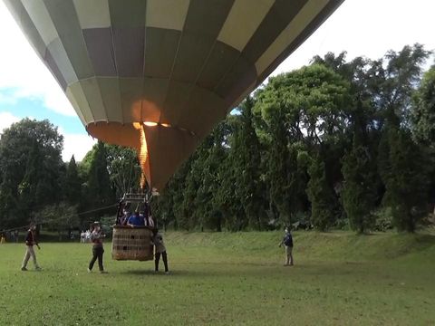 Wisata naik balon udara di Sari Ater, Subang
