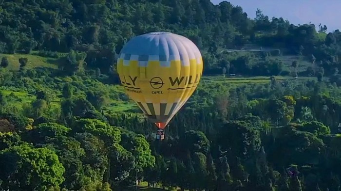 Wisata naik balon udara di Sari Ater, Subang
