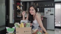 Untuk mendukung gaya hidup sehatnya, Wulan Guritno rajin mengonsumsi makanan alami dan fresh. Seperti ini stok belanjaan makanannya.