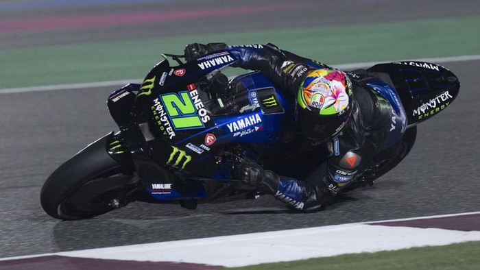 DOHA, QATAR - MARCH 04: Franco Morbidelli of Italy and Monster Energy Yamaha MotoGP Team  rounds the bend during the MotoGP of Qatar - Free Practice  at Losail Circuit on March 04, 2022 in Doha, Qatar. (Photo by Mirco Lazzari gp/Getty Images)