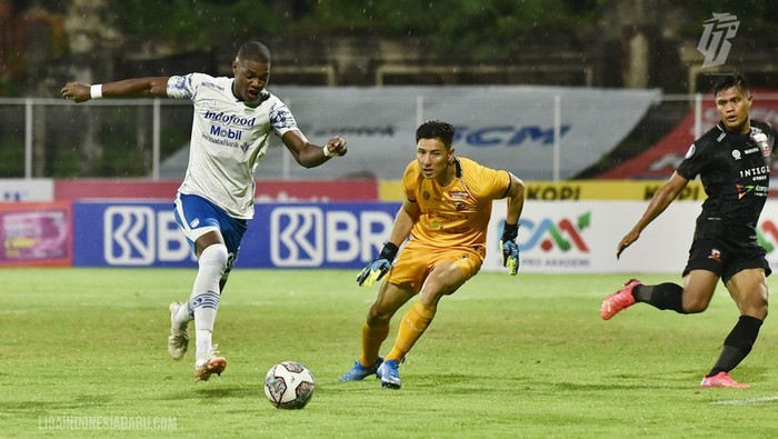 Aksi Bruno Cantanhede di laga Persib vs Madura United.