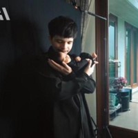 Nggak cuma kompak dengan Aurel Hermansyah, Atta juga terlihat tampil mengenakan busana serba hitam. Dirinya pun tampak berfoto berdua bersama baby Ameena. Foto: YouTube/AH