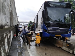 Lagi-lagi Celaka Bus TransJakarta