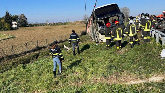 Firefighters work at the scene of an accident where a bus crashed while carrying Ukrainian citizens, near Cesena, Italy, March 13, 2022. Polizia di Stato/Handout via REUTERS ATTENTION EDITORS THIS IMAGE HAS BEEN SUPPLIED BY A THIRD PARTY. NO RESALES. NO ARCHIVES. MANDATORY CREDIT.
