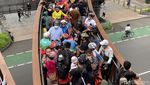 Datangi JPO Pinisi, Anies Jadi Sasaran Wefie