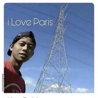 Kalau yang ini sih sepertinya salah server. Bukan ke menara Eiffel di Paris tapi malah ke menara sutet. Benar-benar bikin ketawa geli. Foto: 1cak.com