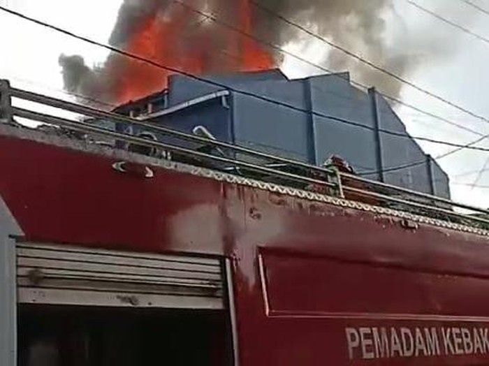 Gedung RRI Jember terbakar