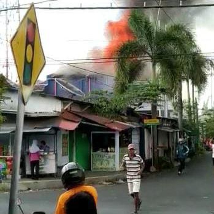 Gedung RRI Jember terbakar