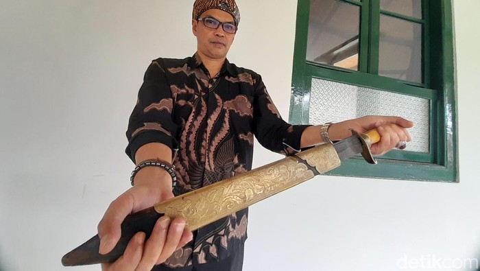 Golok Cikeruh.