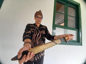 Cerita Mahasiswa Australia Gali Sejarah Golok Cikeruh yang Melegenda