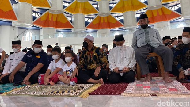 Gubernur Sulsel resmi membuka penggunaan perdana Masjid 99 Kubah.