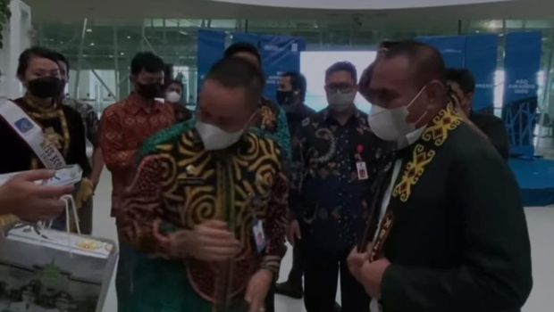 Gubsu Edy Rahmayadi tiba di Bandara Internasional Sultan Aji Muhammad Sulaiman, Balikpapan, Kaltim, Minggu (13/3/2022).
