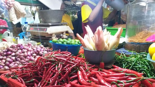 Harga Kebutuhan Pokok Mulai Merangkak Naik di Pasar Lenteng Agung.
