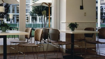 Meski tidak lagi bermarkas di Infinite Loop, gedung ini masih digunakan sebagai kantor dan laboratorium. Foto: a3 Workplace Strategies