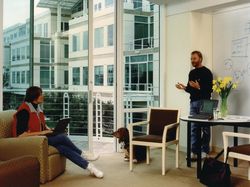 Nostalgia dengan Kantor Lama Apple yang Desainnya Jadul