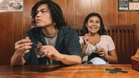 Kalau foto ini diambil saat mereka berdua tengah makan bareng sebelum memutuskan untuk kembali bersama. Karin selalu berterima kasih karena Gangga selalu menemaninya. Foto: Instagram @awkarin