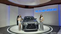 Namun, Lexus NX 450h+ yang memiliki teknologi plug-in hybrid ini belum resmi dijual di Indonesia. Saat ini, Lexus sedang mempersiapkan teknologi ini agar siap diperjualbelikan di pasar Indonesia. Foto: Rangga Rahadiansyah/detikOto