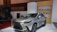 Di Jakarta Auto Week, Lexus juga meluncurkan Lexus NX dengan teknologi hybrid. Lexus NX Hybrid Electric dikemas dalam The All New Lexus NX 350h F Sport dan The All New NX 350h Luxury. Foto: Rangga Rahadiansyah/detikOto