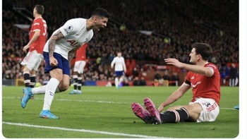 Maguire selalu menguntungkan lawan secara konsisten. Kapten United paling buruk, sebut netizen ini. Foto: Twitter