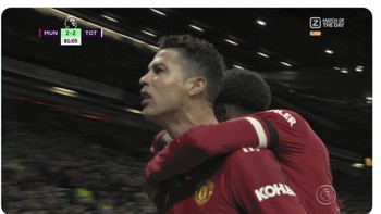 Hatrick Ronaldo semalam membuatnya dipuja di linimasa media sosial. Foto: Twitter