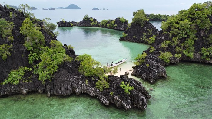 Konawe Utara, Sulawesi Tenggara, memiliki sejumlah wisata alam yang cantik. Yuk kita lihat.