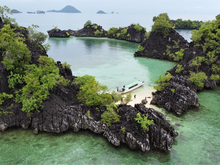 Mengagumi Keindahan Wisata Alam di Konawe Utara