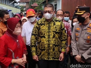 Mensos Santuni Korban Banjir Bandang di Lawang Malang