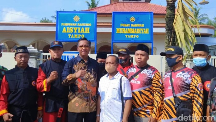 Papan Nama Muhammadiyah Akhirnya Dipasang Kembali di Masjid Al-Hidayah Banyuwangi