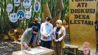 Menparekraf engapresiasi Pak Singgih selaku pendiri atau penggagas Pasar Papringan yang telah menghadirkan destinasi wisata yang memiliki keunikan. Menurut Sandi, biasanya kebun bambu gelap, tapi ini disulap jadi destinasi wisata yang membuka peluang usaha dan lapangan kerja.
