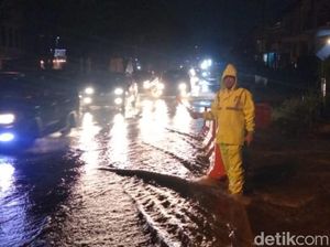 Banjir di Perempatan Taman Dayu-By Pass Pandaan Pasuruan Surut