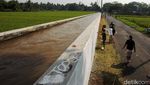 Ratusan Warga Gotong Royong Cat Ulang Saluran Irigasi Buatan Belanda