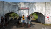 Hal ini dalam rangka pelestarian dan perawatan bangunan bersejarah non gedung yang termasuk cagar budaya.