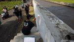 Ratusan Warga Gotong Royong Cat Ulang Saluran Irigasi Buatan Belanda