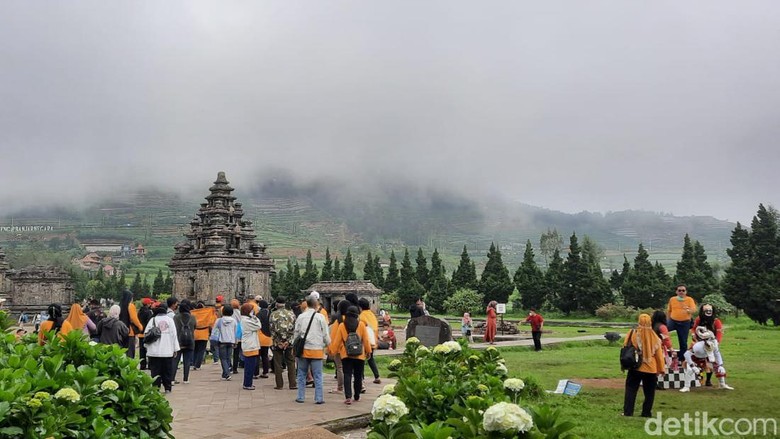 Suasana objek wisata Dieng, Minggu (13/3/2022). Suasana objek wisata Dieng, Minggu (13/3/2022).