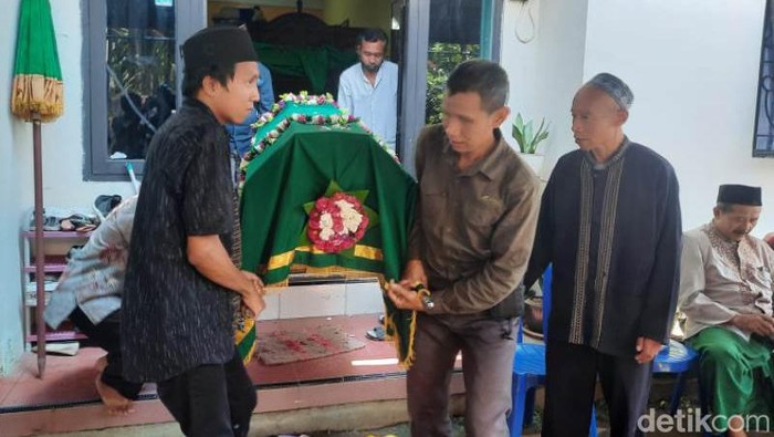 Suasana rumah duka korban tewas kebocoran pipa gas Banjarnegara, Minggu (13/3/2022).