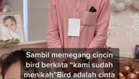 Bird, kekasih Tangmo Nida, terlihat begitu sedih di upacara pemakaman itu. Foto: TikTok