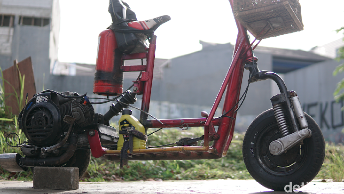 Vespa Bajaj 1974 yang dimodifikasi menjadi Otopet