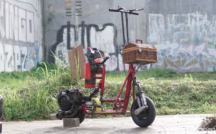 Vespa Bajaj 1974 yang dimodifikasi menjadi Otopet