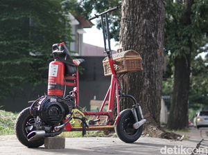 Idenya Liar! Vespa Klasik Ini Disulap Jadi Otopet
