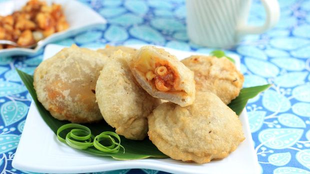 Selected Focus Cireng Isi Spicy, Stuffed Cireng Made from Tapioca Flour with Spicy Saute Chicken or Beef