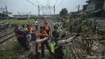 Ratusan Bangunan Liar di Lintas Stasiun Tanjung Priok Dirobohkan