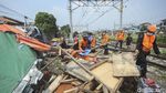 Ratusan Bangunan Liar di Lintas Stasiun Tanjung Priok Dirobohkan